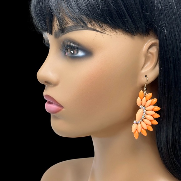 🌼 Orange Gem Flair Dangle Earrings - Picture 3 of 3